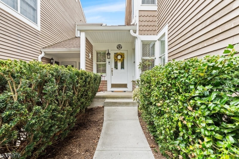 93 N Edgewood Rd, Bedminster, NJ 07921 - photo 1