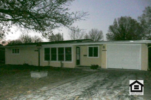 224 W Shawnee St, Gardner, KS 66030 - photo 1