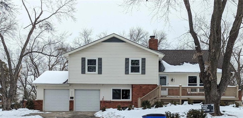 8909 Rene St, Lenexa, KS 66215 - photo 1