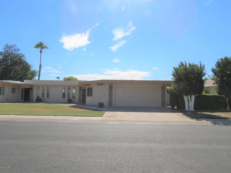 10619 W Pineaire Dr, Sun City, AZ 85351 - photo 1