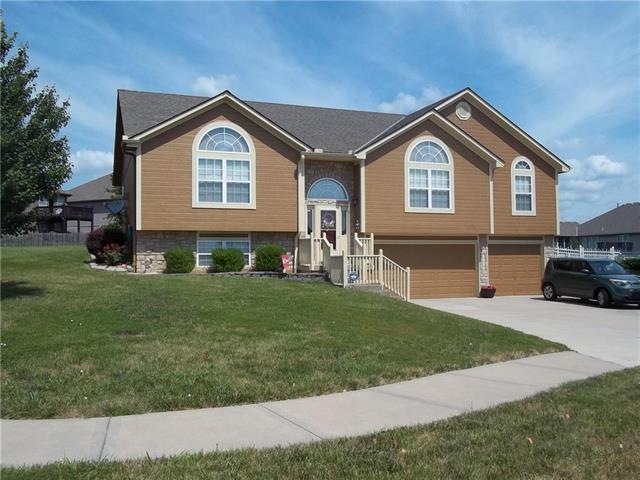 Welcome home!  Lovely home on mini cul-de-sac.  Hu