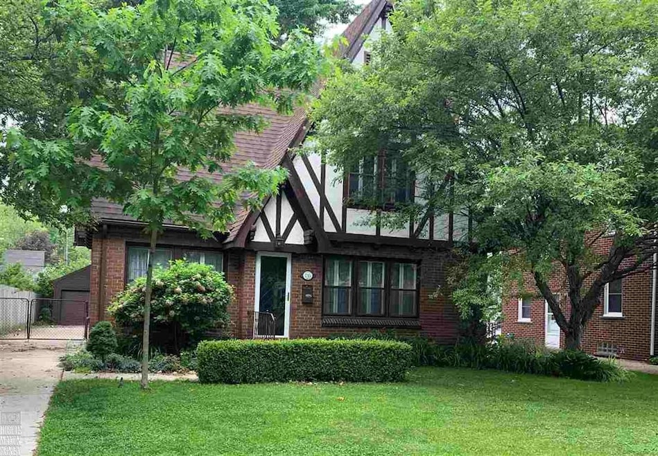 735 Lincoln Rd, Grosse Pointe, MI 48230 - photo 1