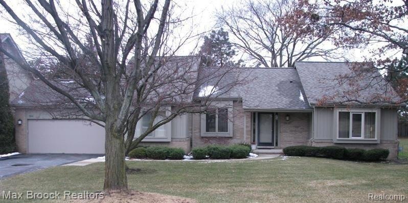 5610 Ridgewood Exterior