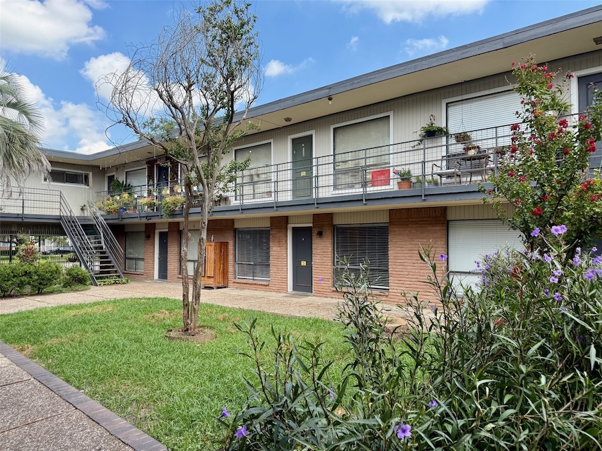936 Heights Blvd unit 5, Houston, TX 77008 - photo 1