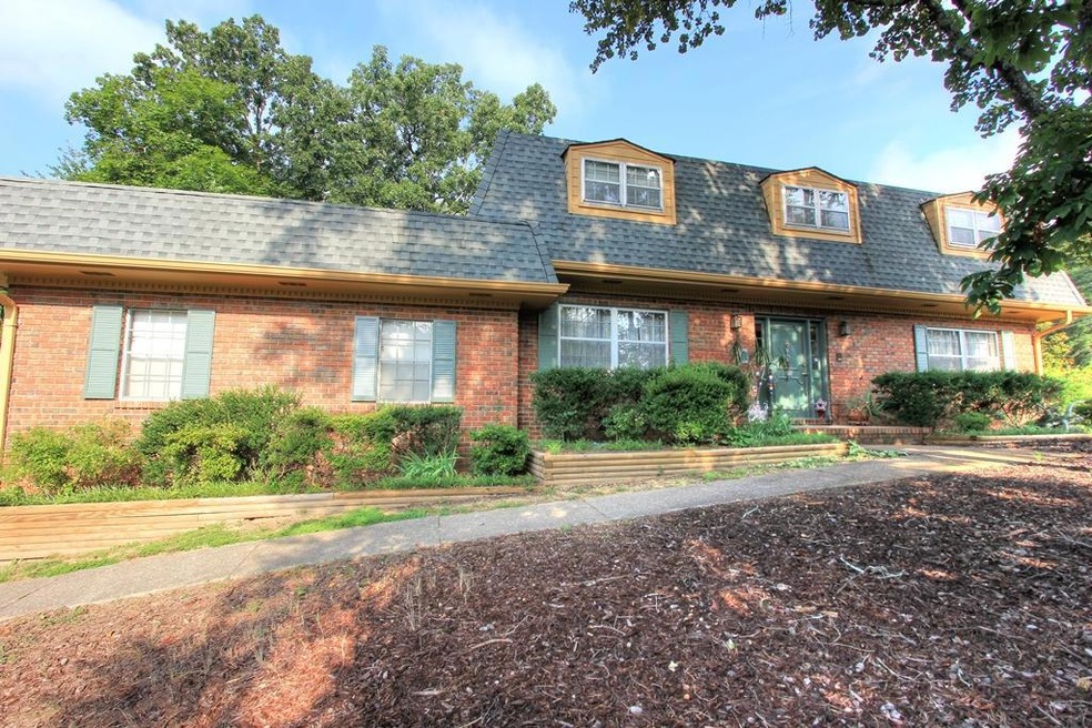 527 Oak Crest Ln (2)
