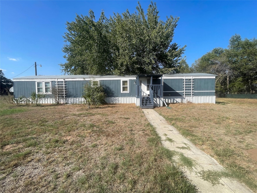 233 Vista Ct, Springtown, TX 76082 - photo 1