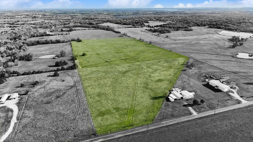 737 Sandusky Rd, Whitesboro, TX 76264 - photo 1