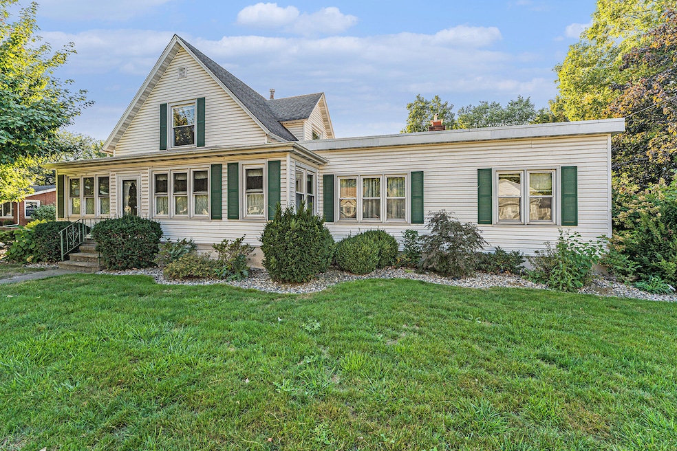 For Sale $319,900 • Co-Listing Agent