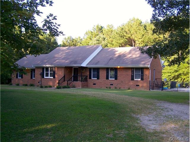 11105 Warwick Dr, North Dinwiddie, VA 23805 - photo 1