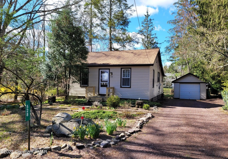 528 Prices Dr, Cresco, PA 18326 - photo 1