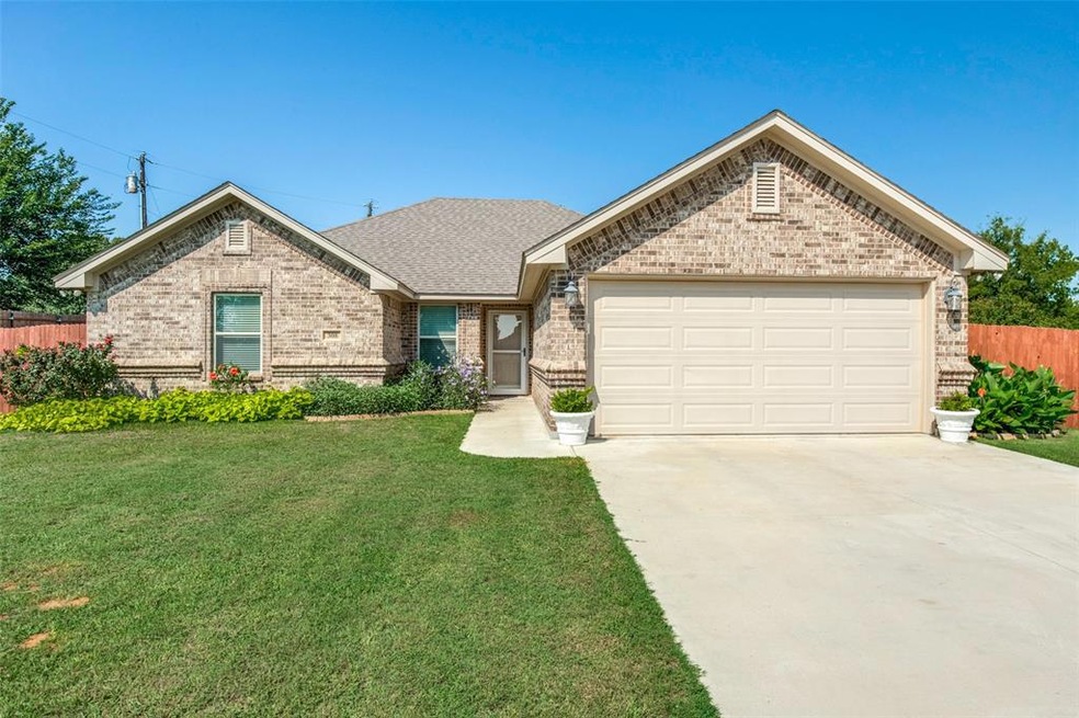 308 Brookfield Dr, Boyd, TX 76023 - photo 1