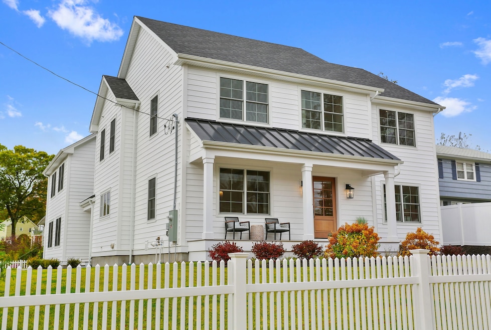 15 Barton Rd, Fairfield, CT 06824 - photo 1