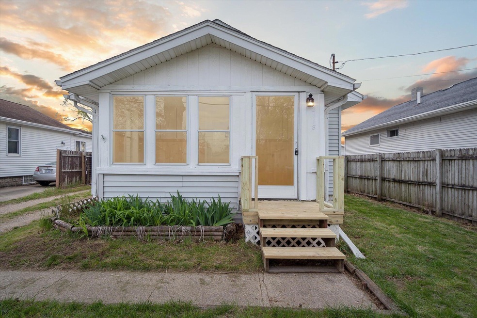 01-2118-Crest-Ave-Jackson-MI-49203-Windo