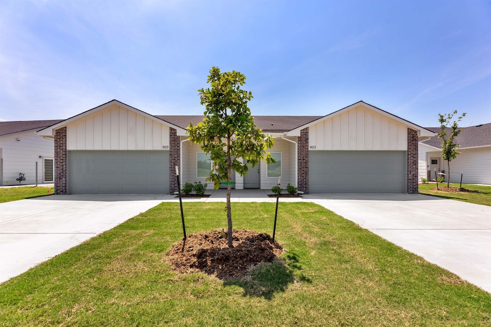 914 S Fox Ridge, Newton, KS 67114 - photo 1