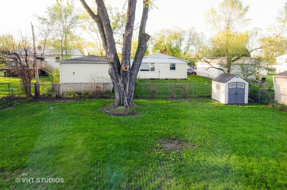 114 Del Rio Rd, Carpentersville, IL 60110 - photo 1