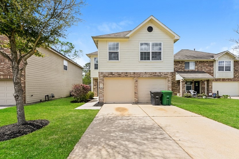 10939 Myrtle Oak St, Houston, TX 77016 - photo 1