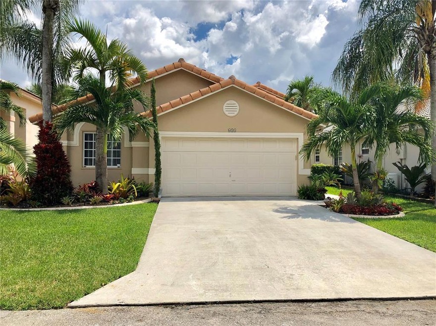 631 SW 176th Ave, Pembroke Pines, FL 33029 - photo 1