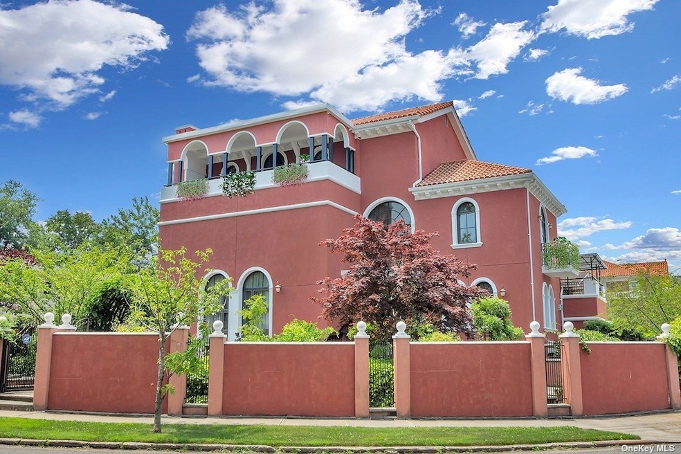 Sold $2,495,000 • Co-Listing Agent