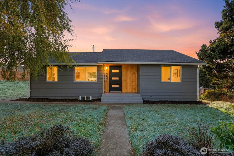 7227 S 120th St, Seattle, WA 98178 - photo 1