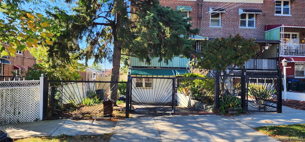 954 E 212th St, Bronx, NY 10469 - photo 1