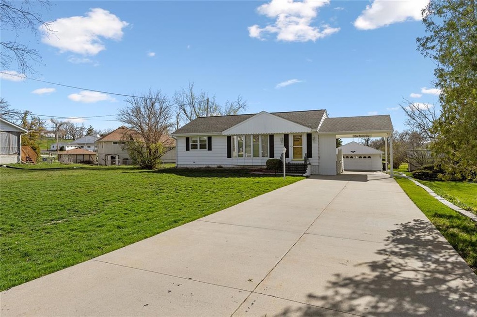 131 Foote St SW, Cedar Rapids, IA 52404 - photo 1