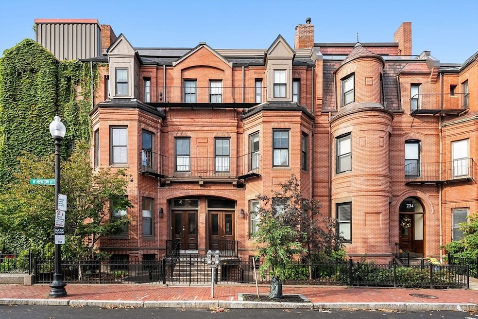 Pending $999,000 • Co-Listing Agent