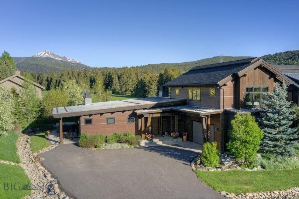 Condo driveway & entrance with golf course and Lon