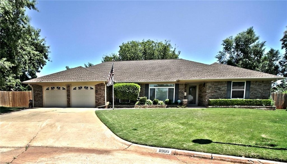 11900 Camelot Place, Oklahoma City, OK 73120 - photo 1