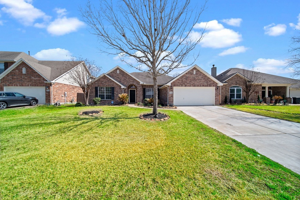 Welcome to 18710 Aberdeen Hollow Lane, a lovely FOUR bedroom home in Villages of Northpointe!