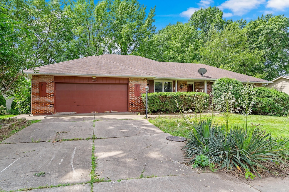 1322 Weaver Dr-38