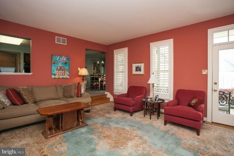 2 Shady Brook Ct, Lutherville Timonium, MD 21093 - photo 1