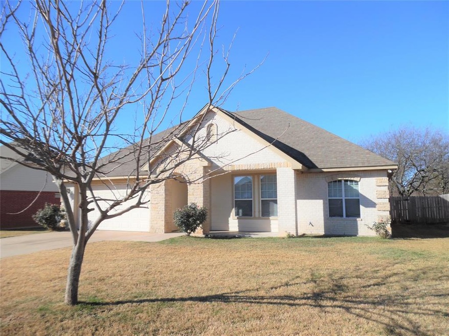 118 Pleasant View Dr, Weatherford, TX 76086 - photo 1