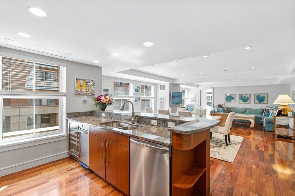 3 Battery Wharf unit 3302, Boston, MA 02109 - photo 1