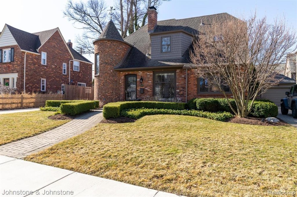 103MeadowLn-1.jpg