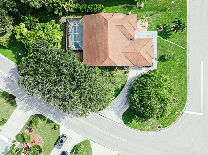 6631 Middlesex Place, Naples, FL 34104 - photo 1