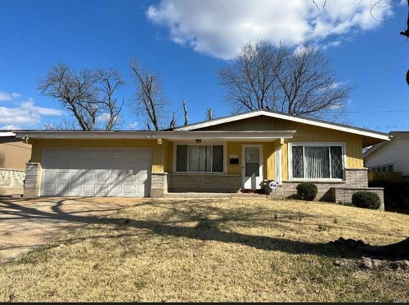 10748 Hallwood Dr, Saint Louis, MO 63136 - photo 1