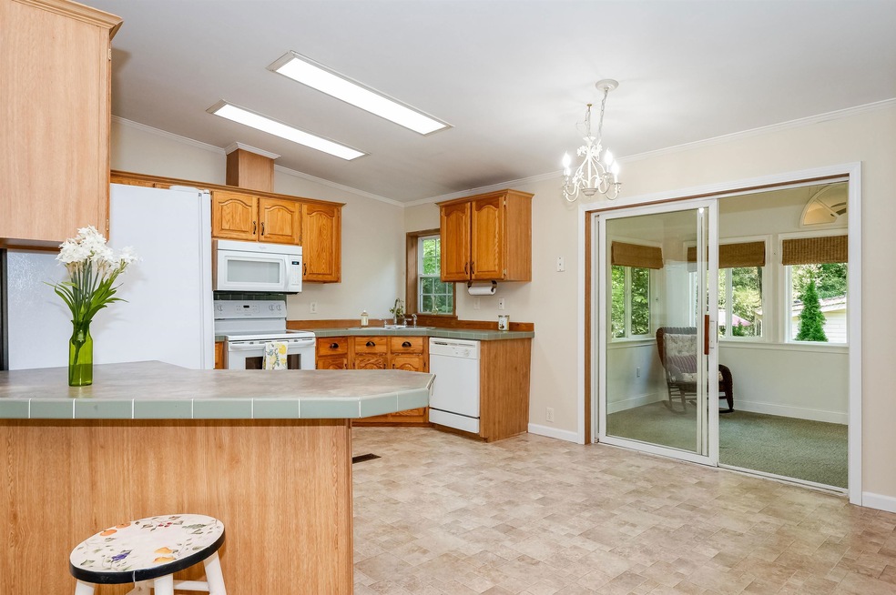 98 Eagle Dr, Rochester, NH 03868 - photo 1