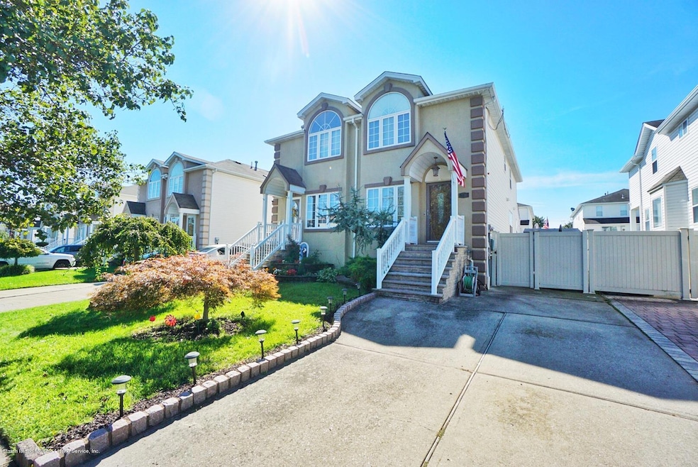 278 Candon Ave, Staten Island, NY 10309 - photo 1