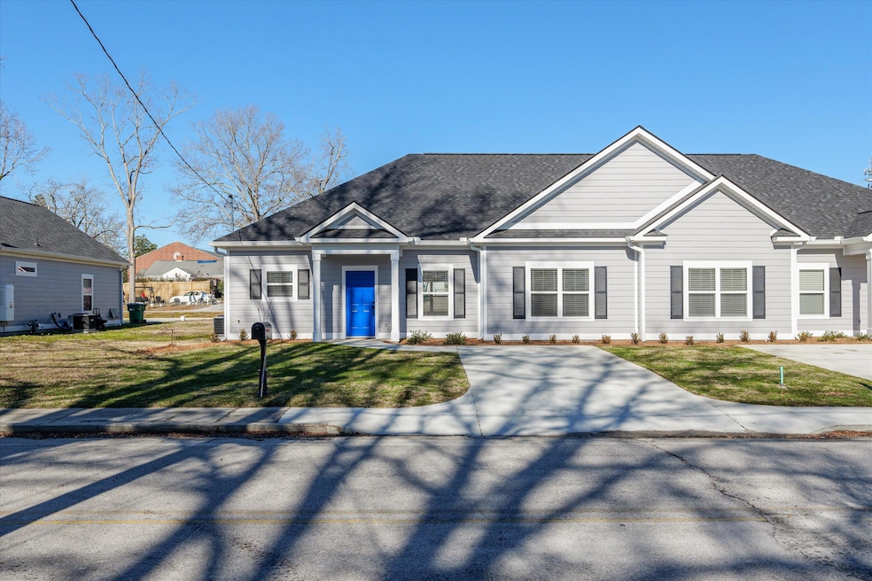 202 W Hall St, Thomson, GA 30824 - photo 1