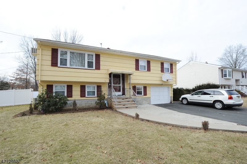 326 Pine St, Pompton Lakes, NJ 07442 - photo 1