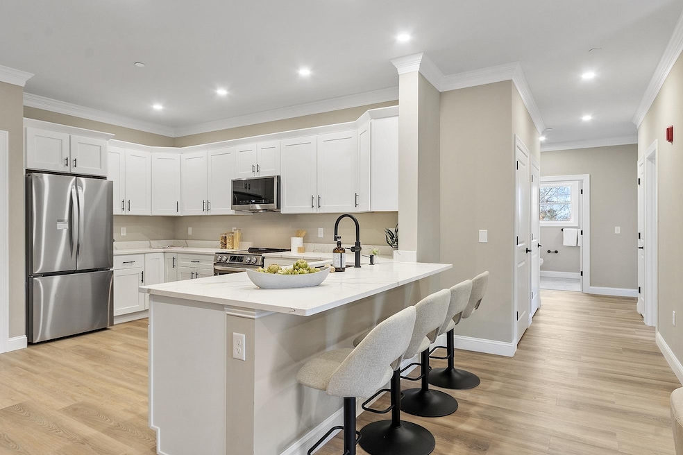 10100 S Willow St unit 214, Manchester, NH 03103 - photo 1