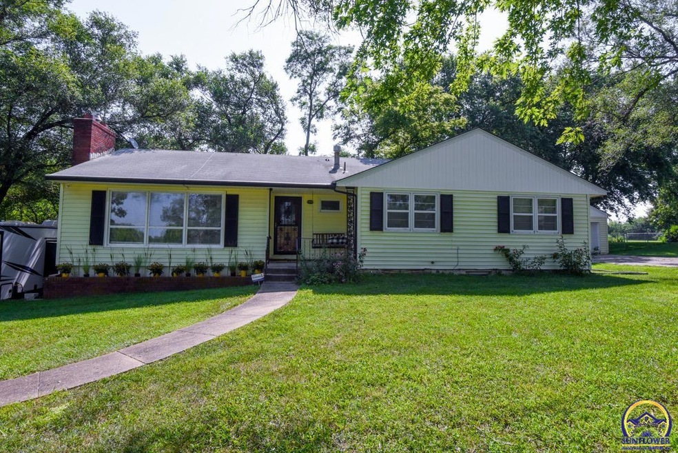 6226 SW Wanamaker Rd, Auburn, KS 66402 - photo 1