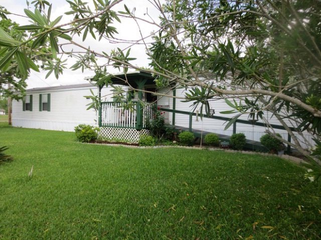 210 Liberty St, Brazoria, TX 77422 - photo 1