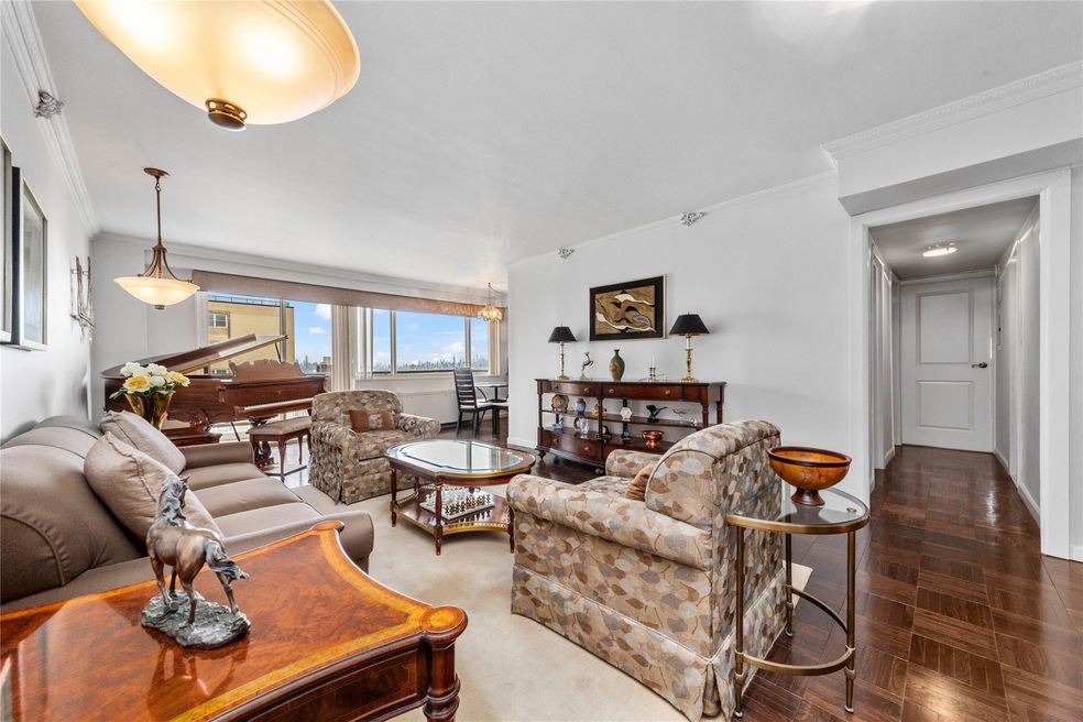 Birchwood Towers unit 30D, Forest Hills, NY 11375 - photo 1