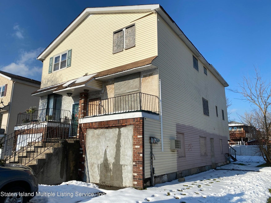 231 Regis Dr, Staten Island, NY 10314 - photo 1