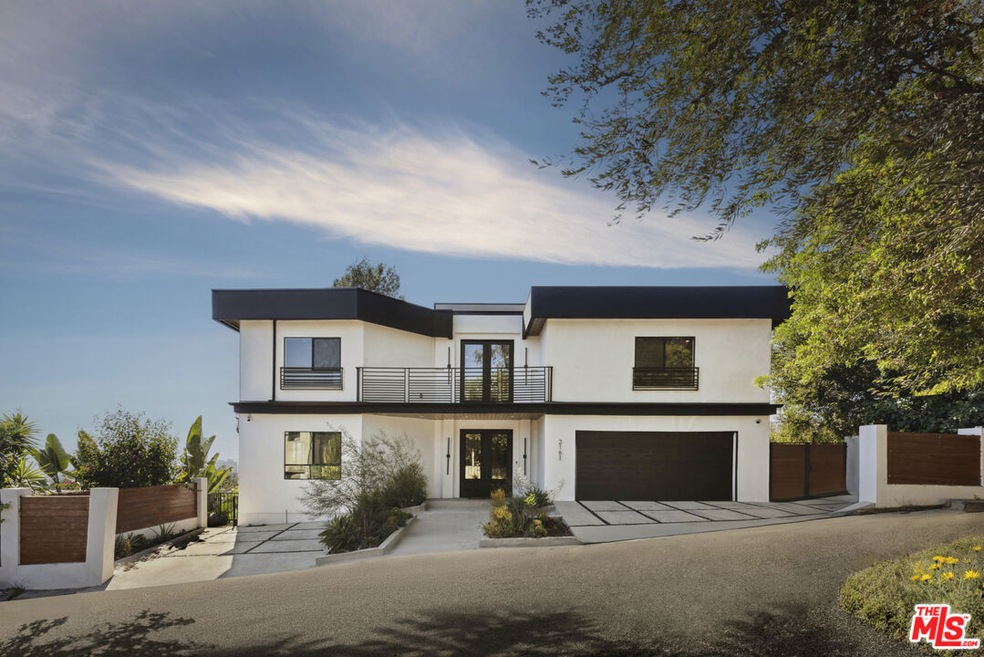 Sold $3,825,000 • Co-Listing Agent