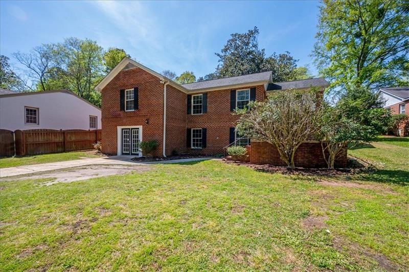 Front Exterior/yard
