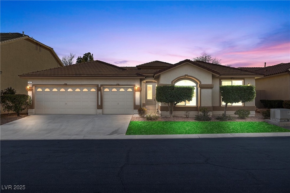 View of front facade featuring a garage, driveway,