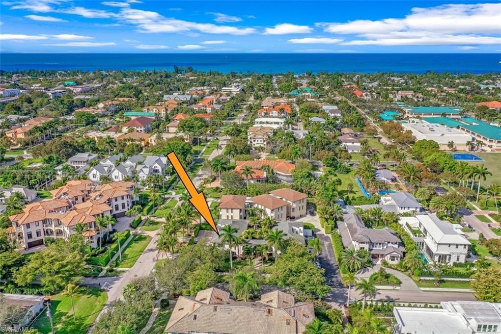 Exceptional location! 7 blocks to the beach!