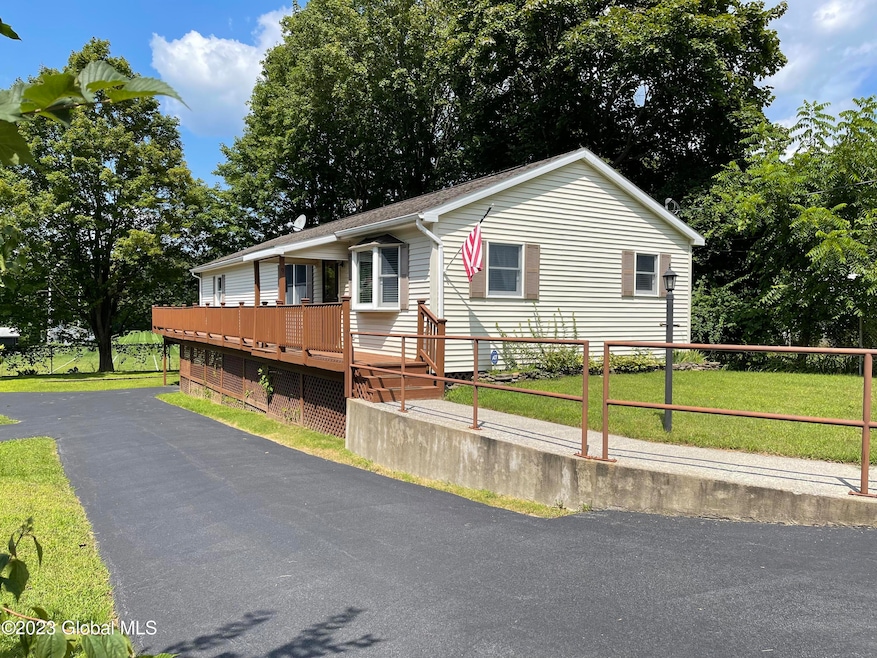 9 Oak St, Corinth, NY 12822 - photo 1